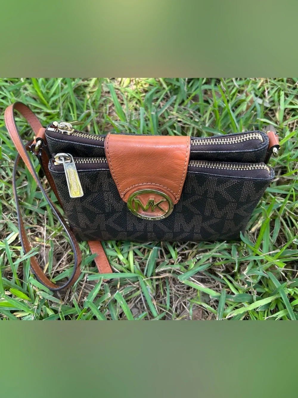 Michael Kors compact michael